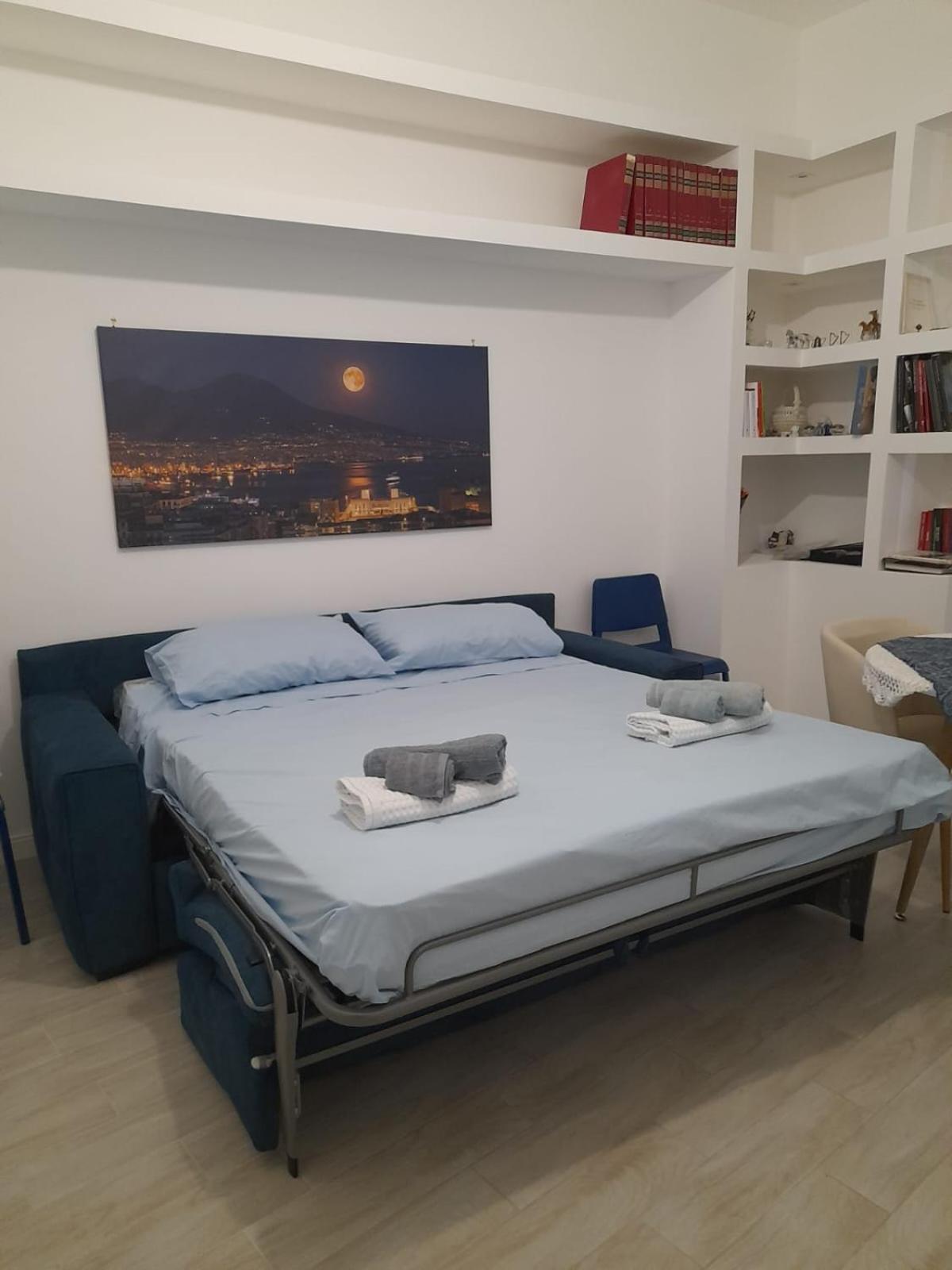 Pastel Blue House X 5 People In Corso Above Metro Montesanto Apartment Napoli Ngoại thất bức ảnh